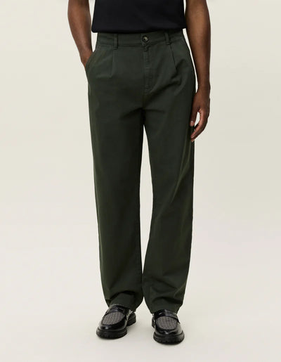 LES DEUX Romeo Pleated Chino Pants