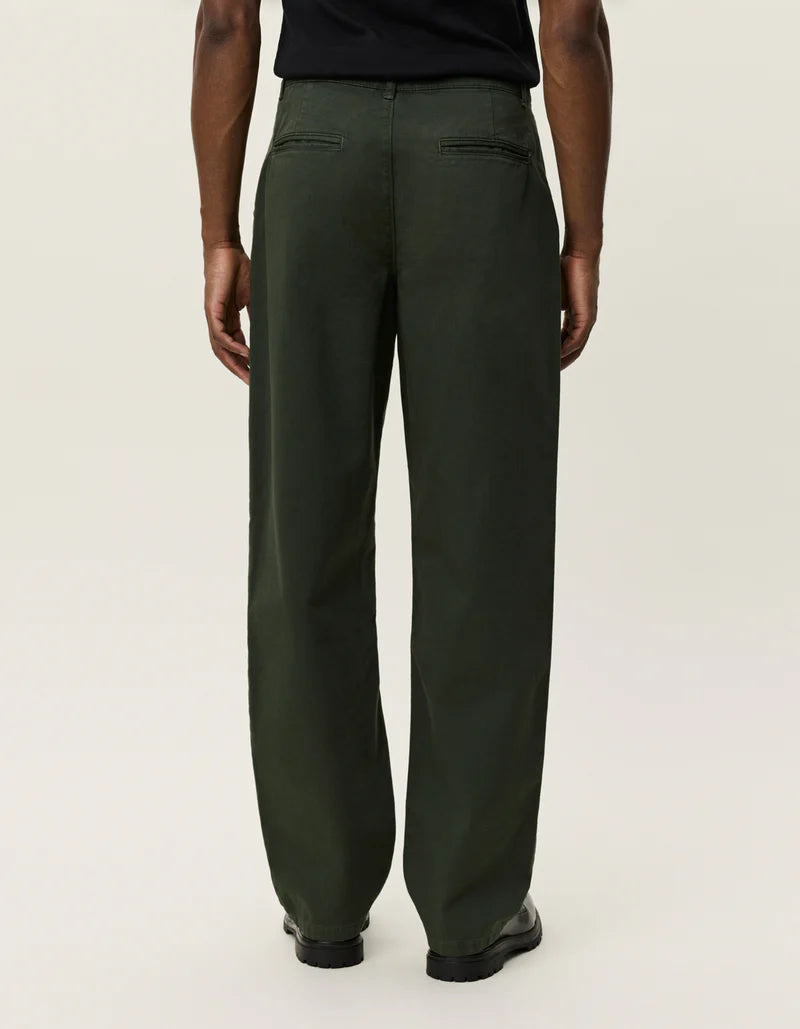 LES DEUX Romeo Pleated Chino Pants