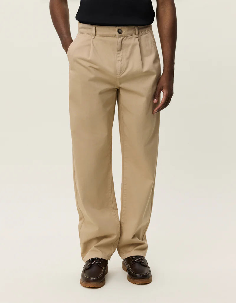 LES DEUX Romeo Pleated Chino Pants