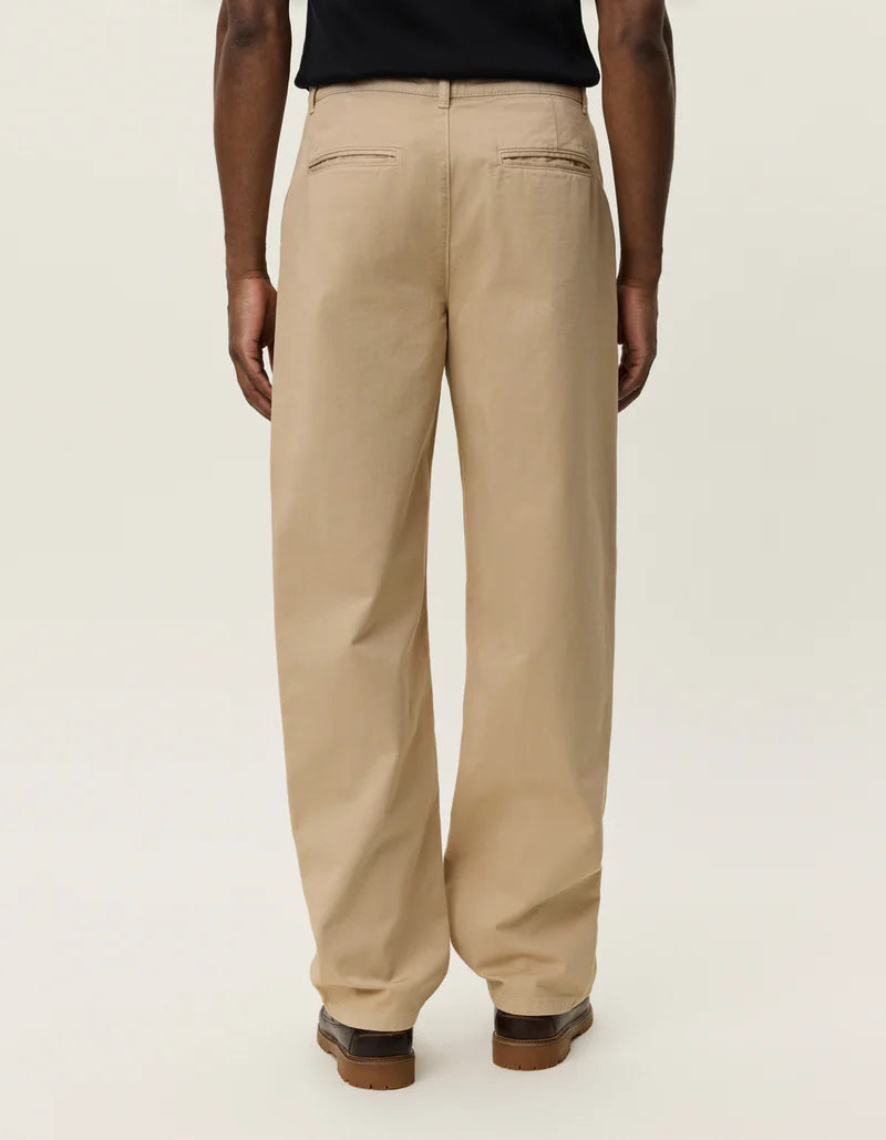 LES DEUX Romeo Pleated Chino Pants